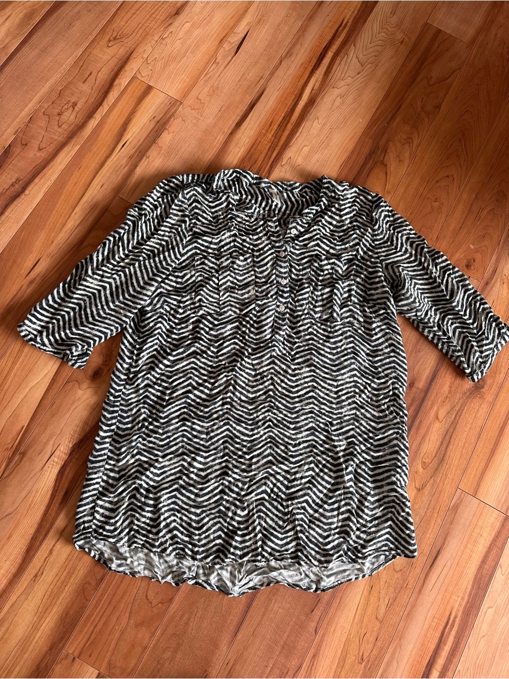 Women’s Black & White Chevron Button-Front Blouse